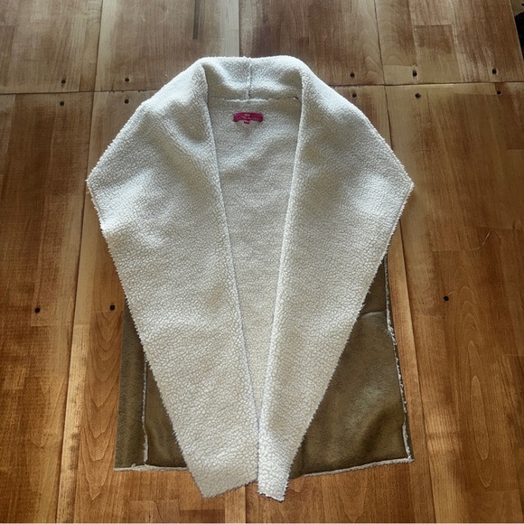 Elaine Turner Cream Sherpa Vest/Cardigan - Picture 1 of 4